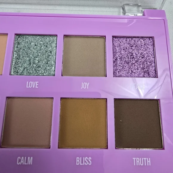 NIB FORMULA Z Pretty Magic Eyeshadow Palette - Picture 3 of 4